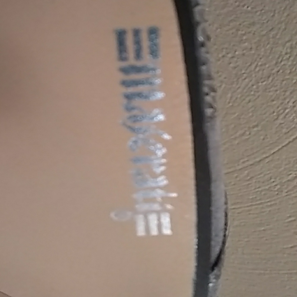 Shoes - Picture 3 of 8